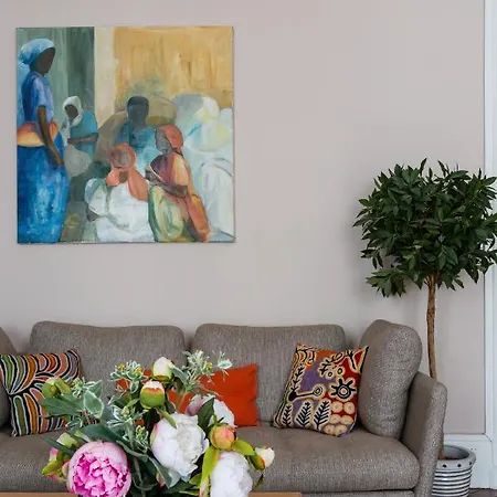 Veeve - Muted Beauty In Batignolles * 巴黎