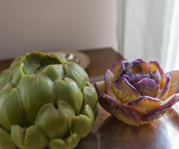 Veeve - Muted Beauty In Batignolles Appartement