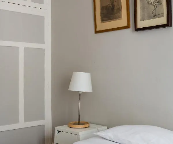 Veeve - Muted Beauty In Batignolles Appartement *